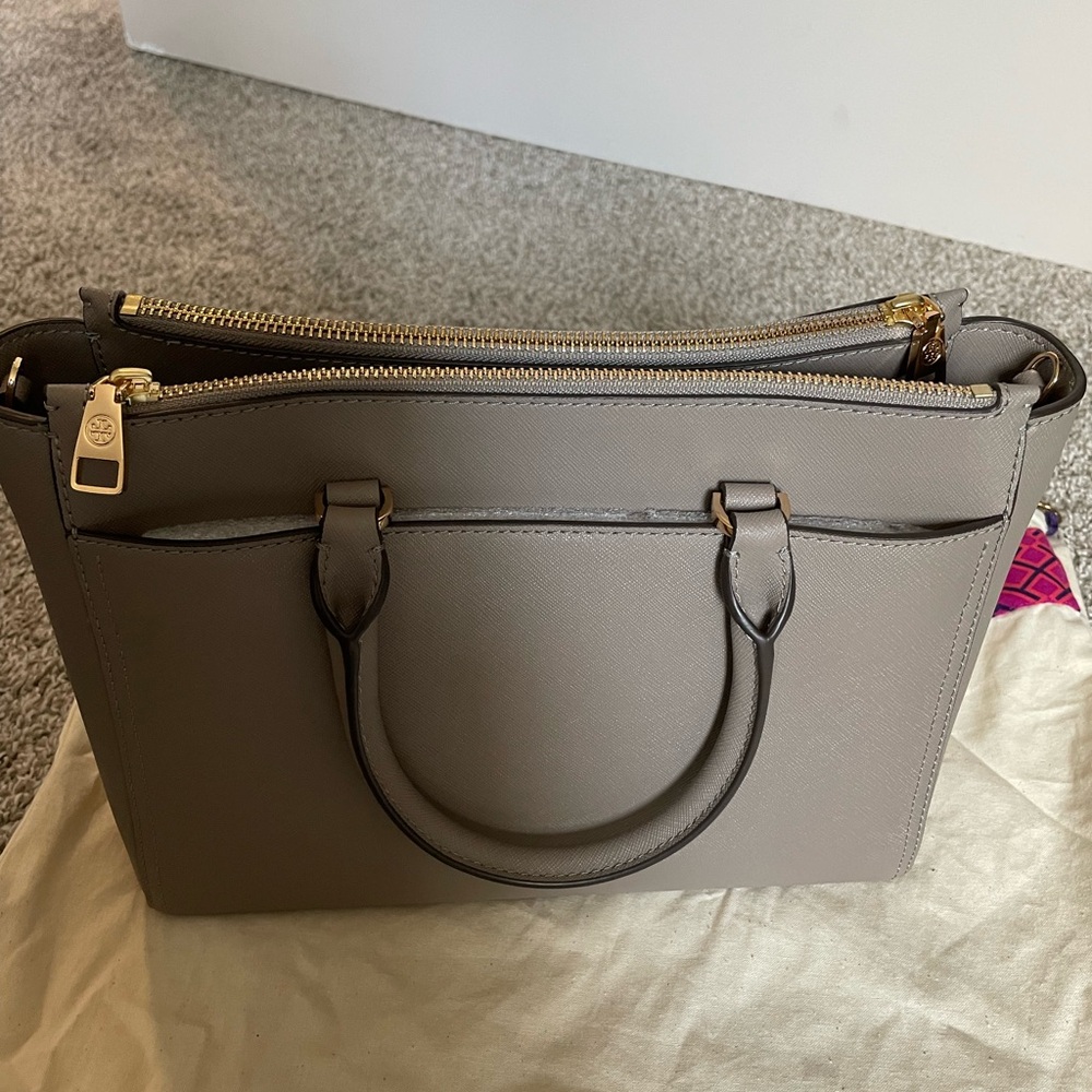 Tory Burch Robinson Small double zip tote - Picture 9 of 13
